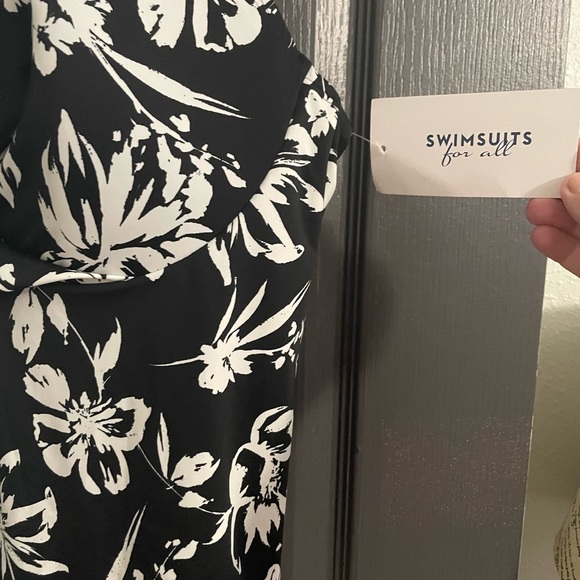 Band new with tags tankini top - Picture 2 of 3